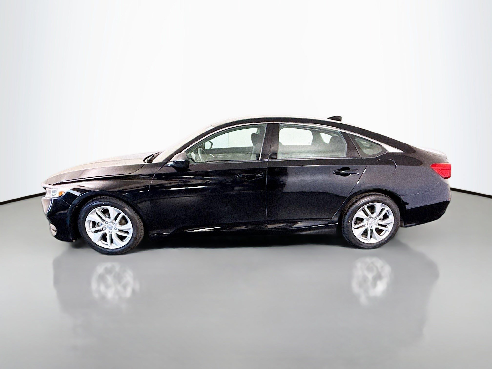 Used 2019 Honda Accord LX image 6