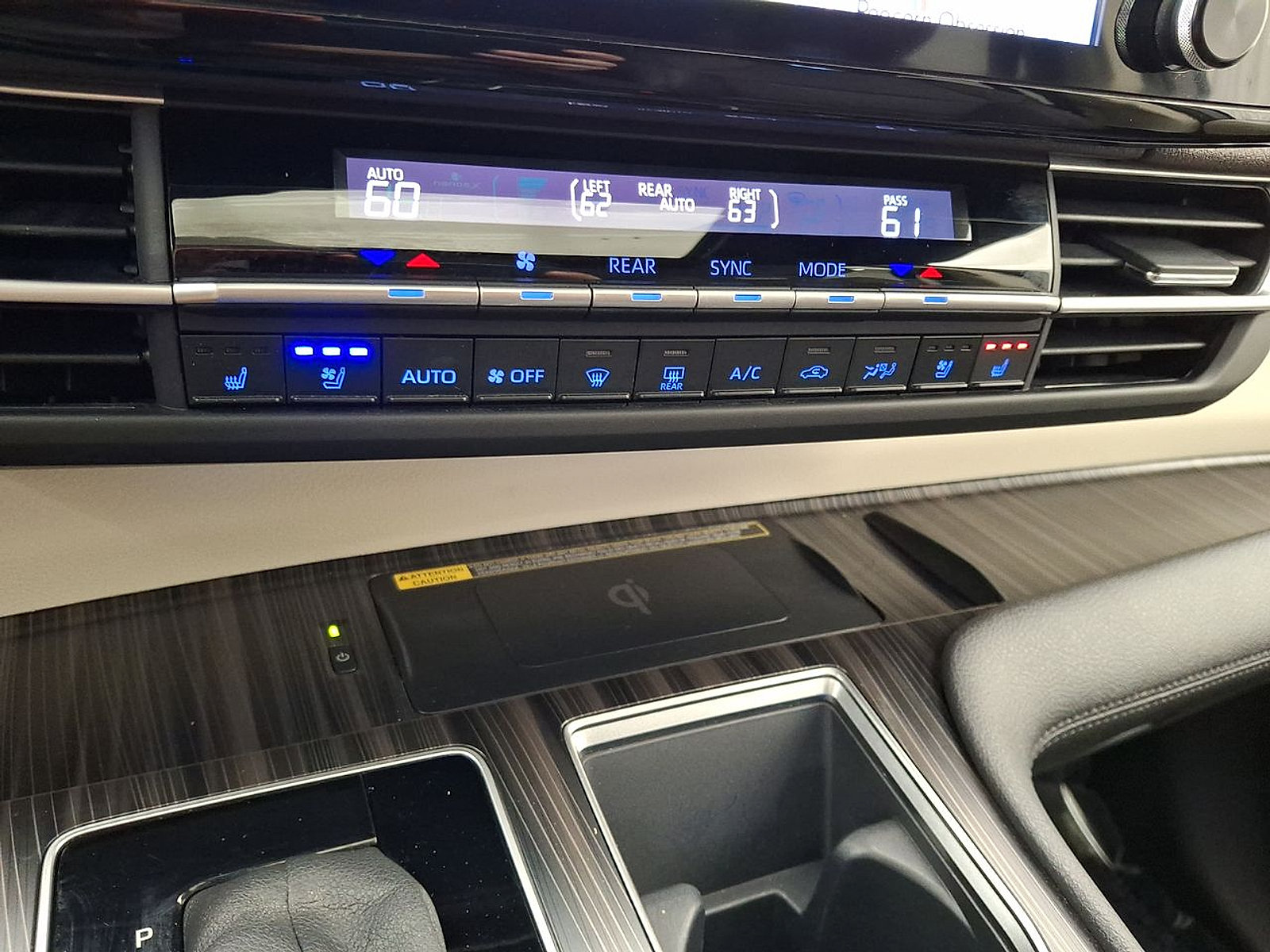 Certified 2023 Toyota Sienna Platinum AWD/4WD image 19