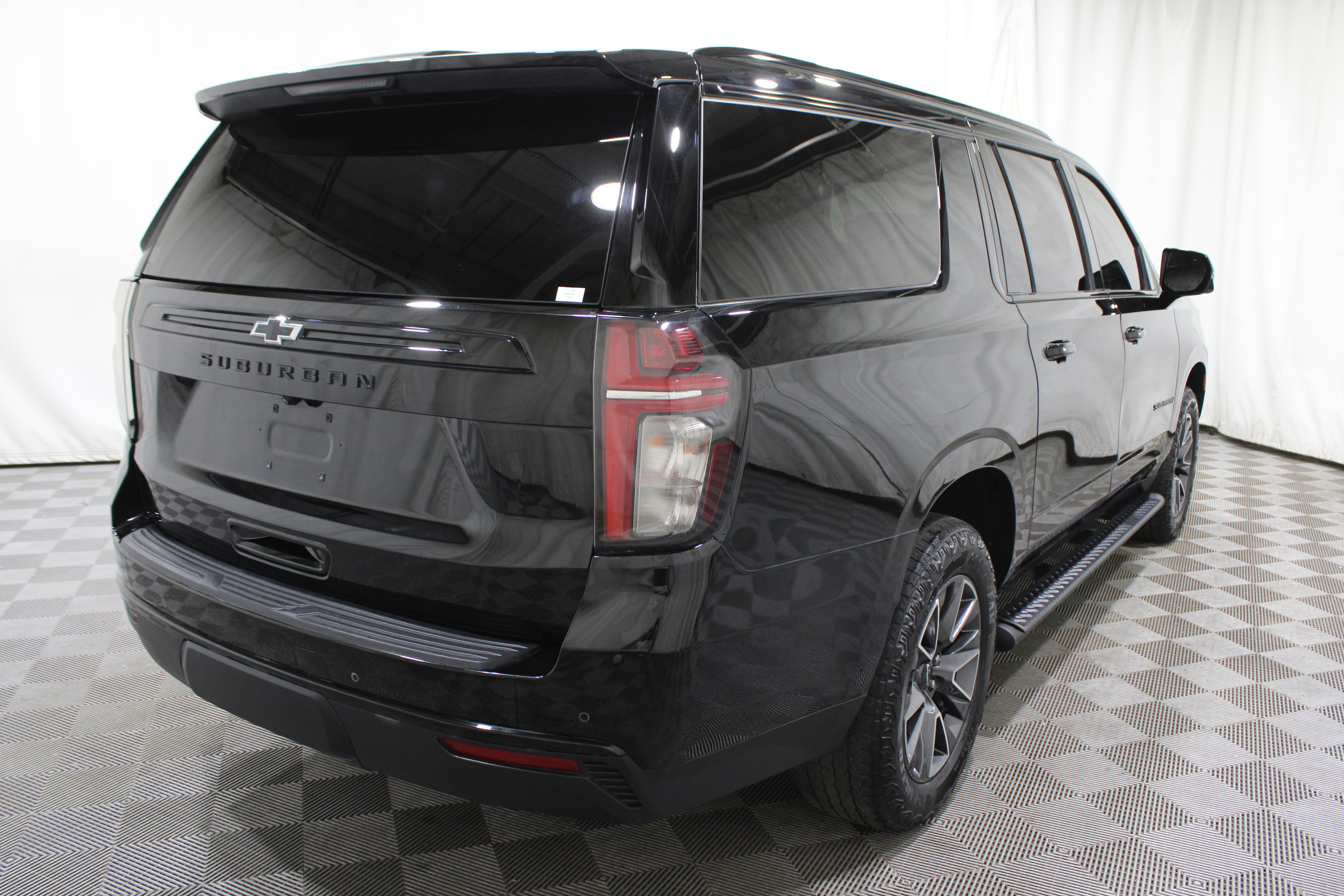 Used 2024 Chevrolet Suburban Z71 w/ Luxury Package image 35