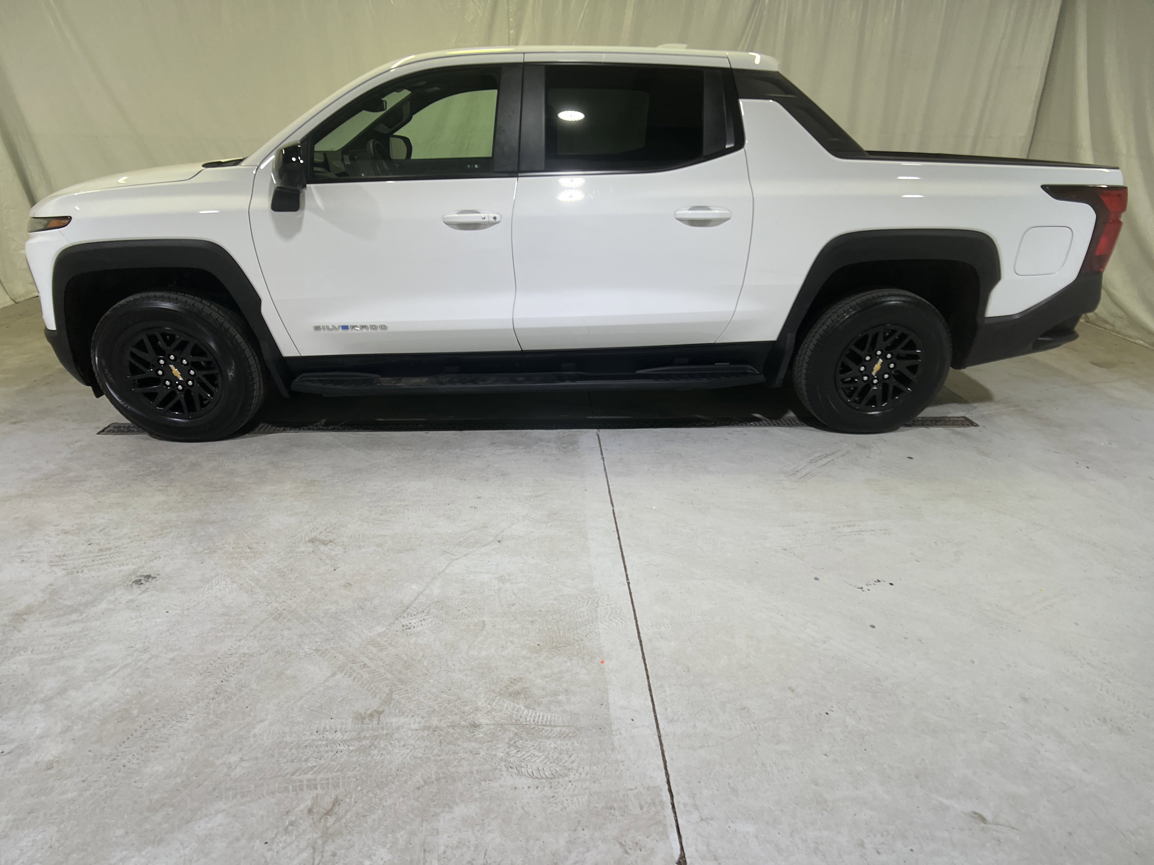 Used 2024 Chevrolet Silverado EV W/T AWD/4WD image 7