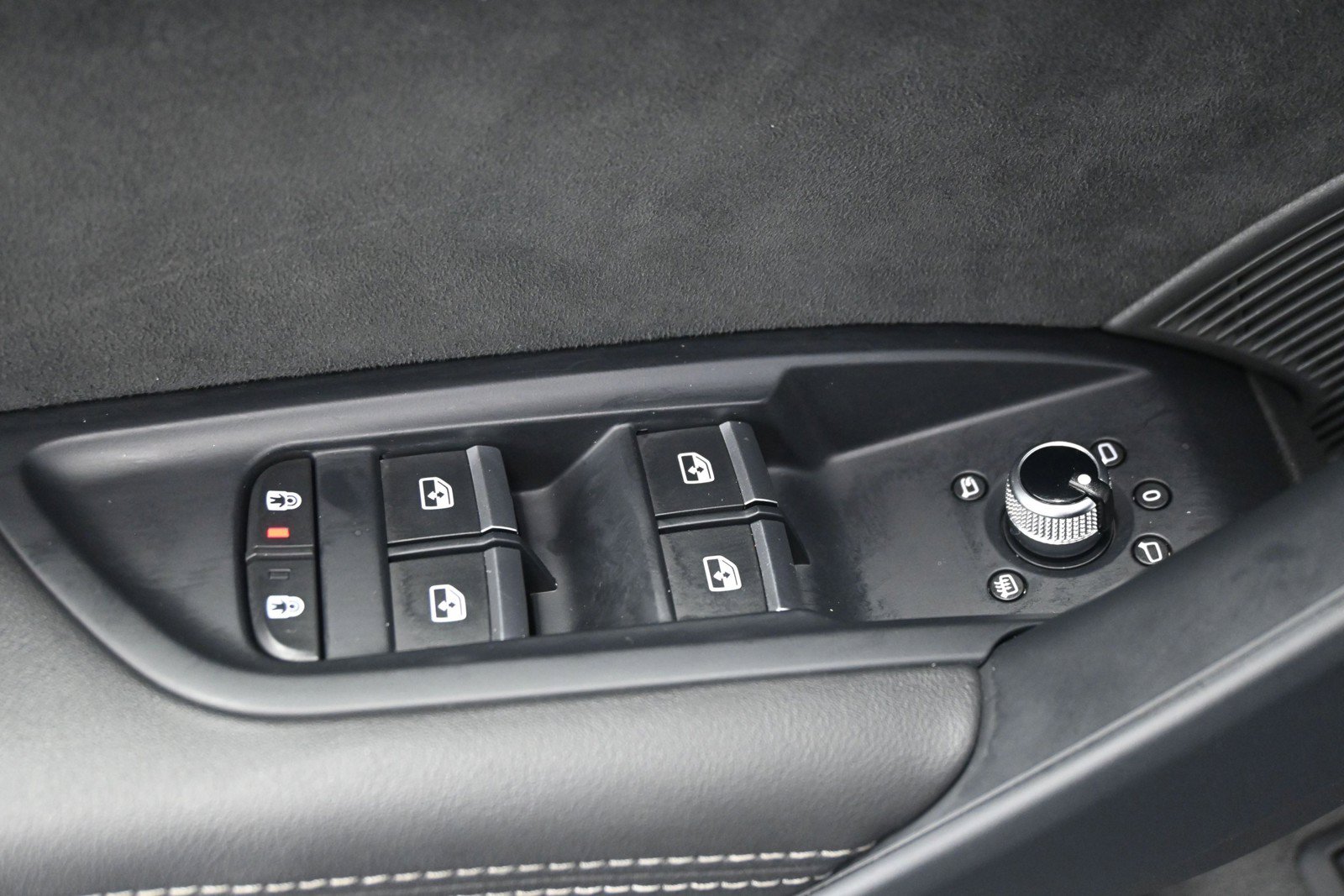 Used 2024 Audi SQ5 Prestige AWD/4WD image 25