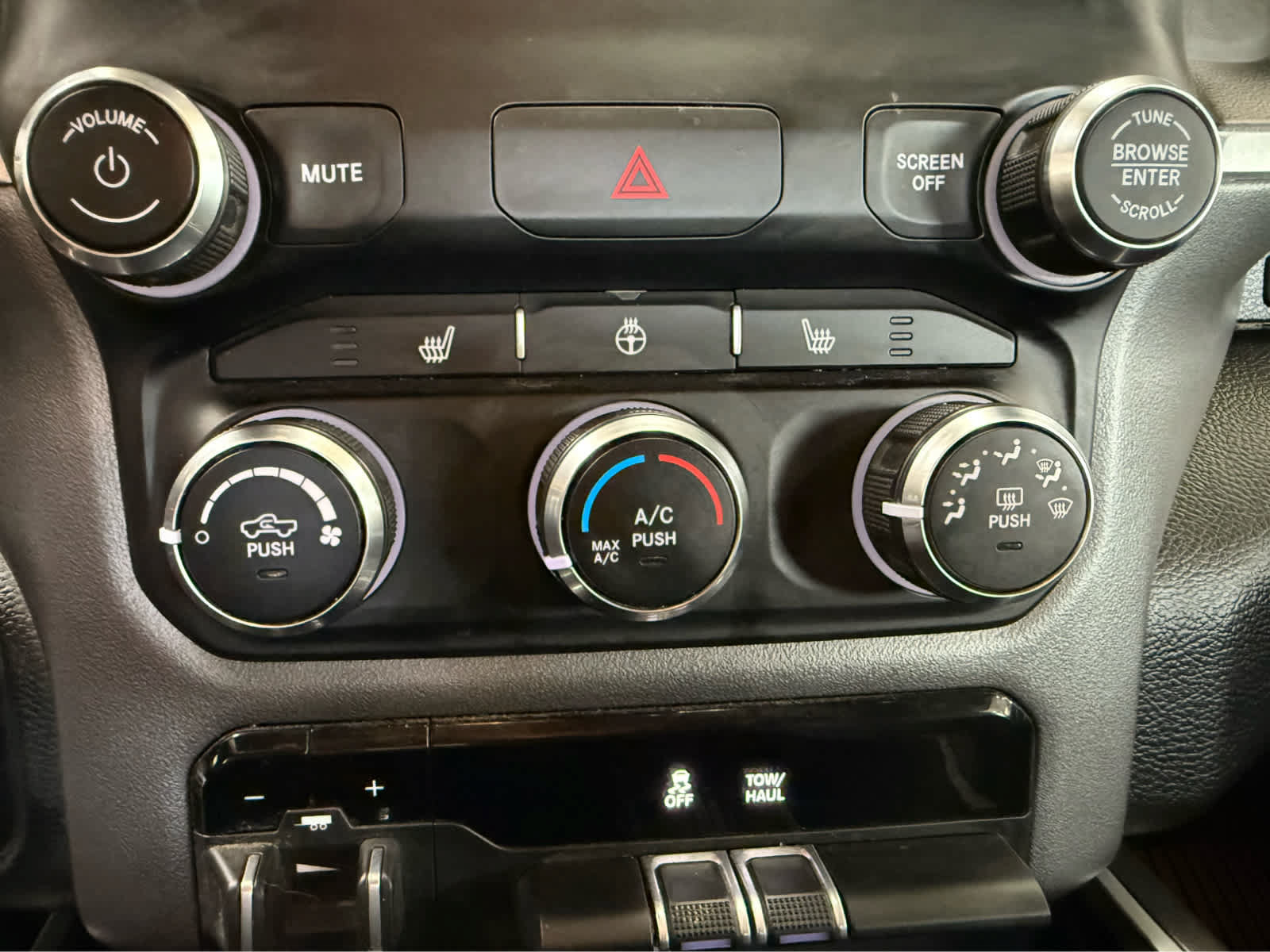 Used 2020 RAM 2500 Big Horn w/ Level 1 Equipment Group AWD/4WD image 18