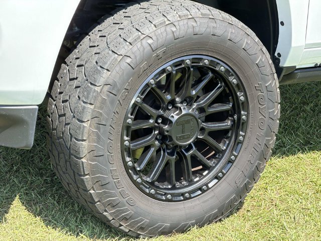 Used 2025 RAM 2500 Laramie AWD/4WD image 17