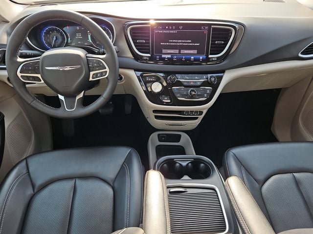 Used 2024 Chrysler Pacifica Touring-L image 13