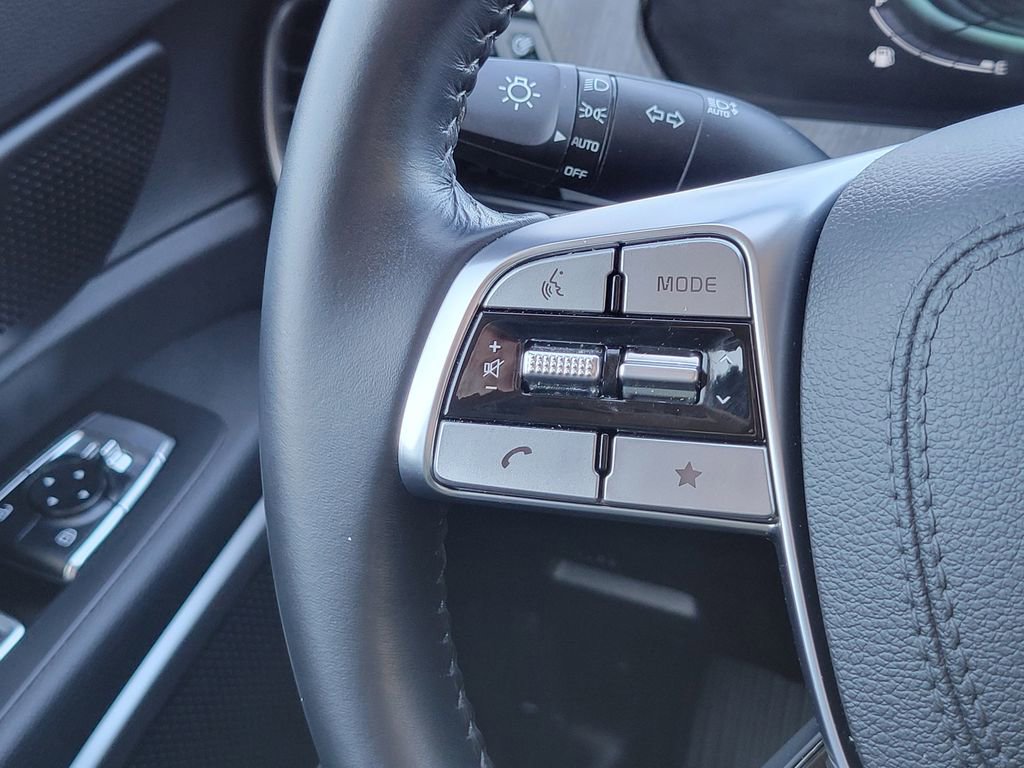 Used 2024 Kia Telluride EX w/ EX Captain's Chair Package image 30