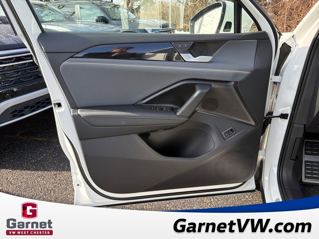 New 2026 Volkswagen Tiguan SEL R-Line image 10