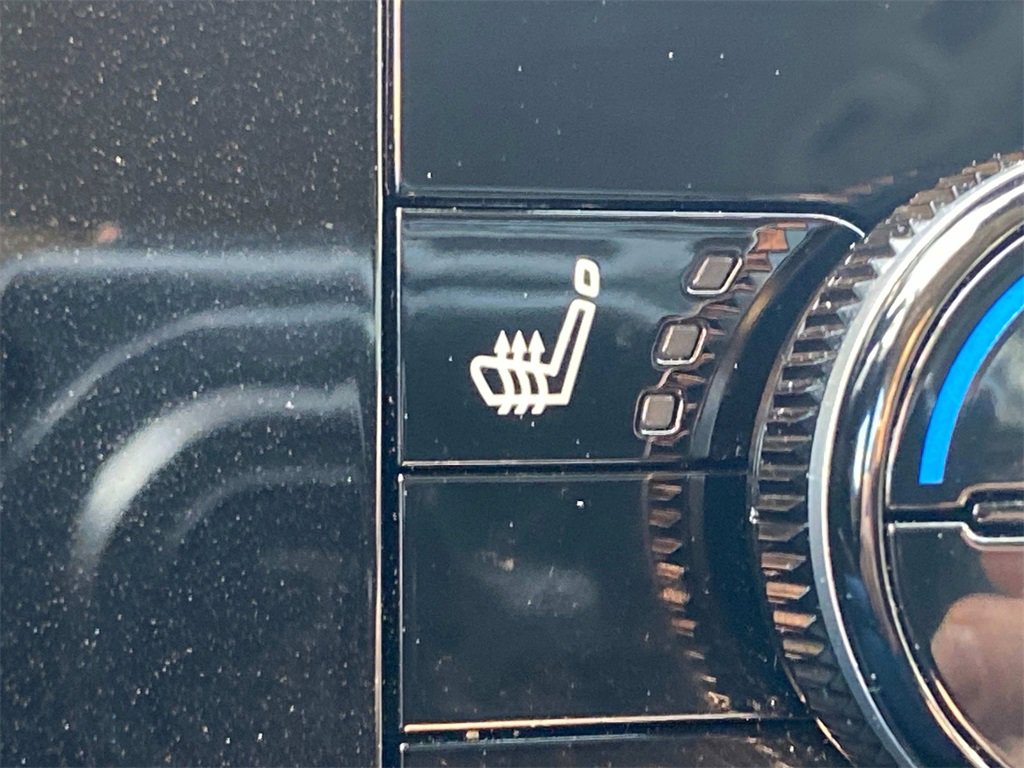 Used 2023 Nissan Pathfinder SL w/ Black Appearance Package image 31