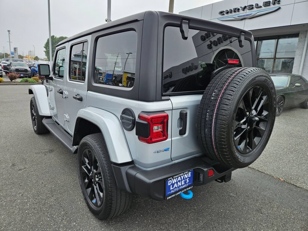 Used 2023 Jeep Wrangler Unlimited Sahara w/ Cold Weather Group AWD/4WD image 3
