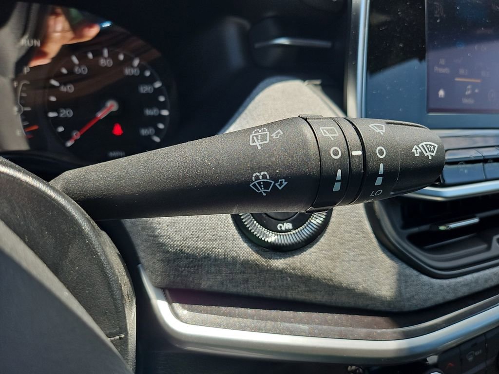 New 2025 Jeep Compass Latitude image 28