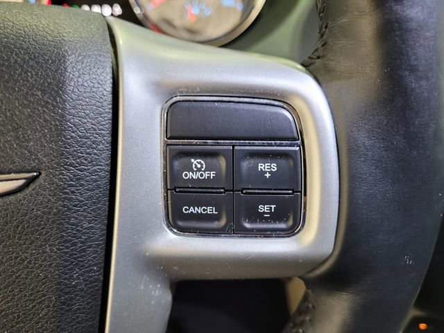 Used 2015 Chrysler Town & Country Touring w/ Driver Convenience Group image 31