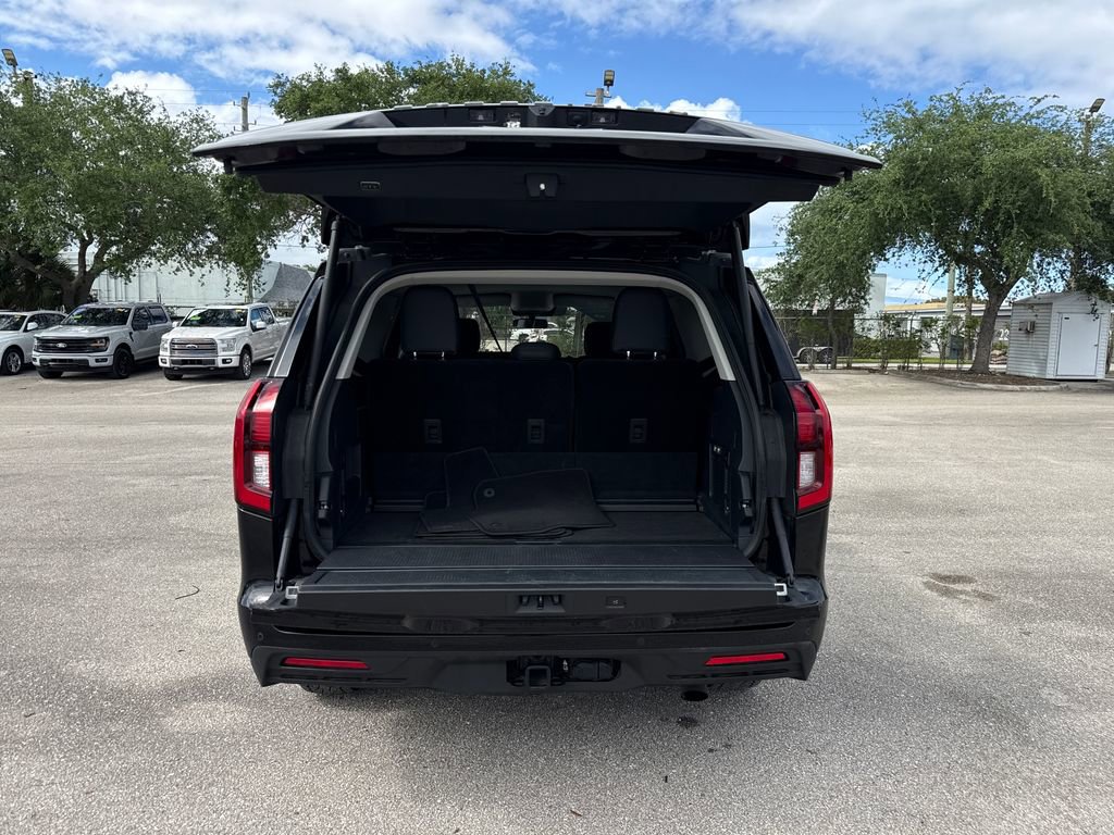 Certified 2025 Ford Expedition Active image 30