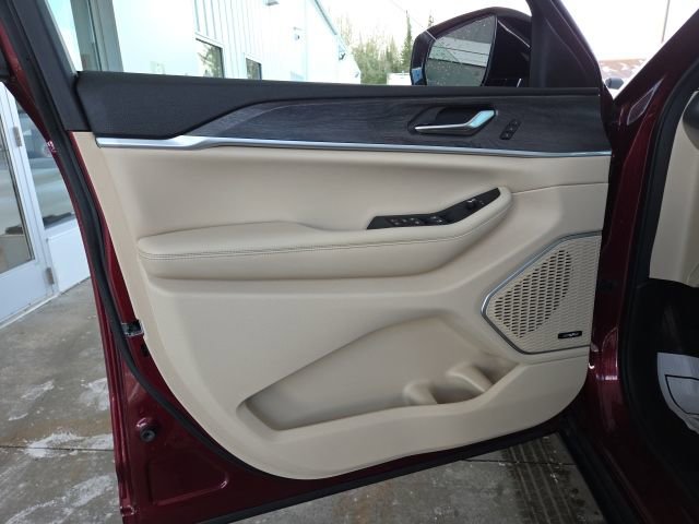 Used 2022 Jeep Grand Cherokee L Limited w/ Luxury Tech Group II image 47