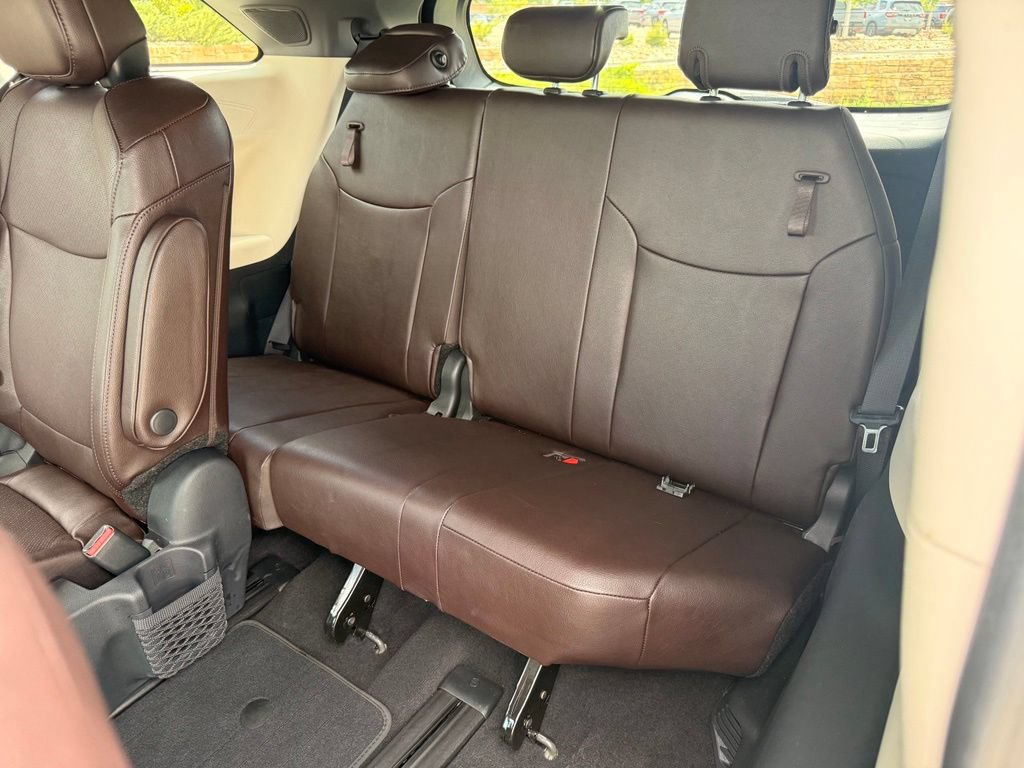 Used 2023 Toyota Sienna Platinum AWD/4WD image 29