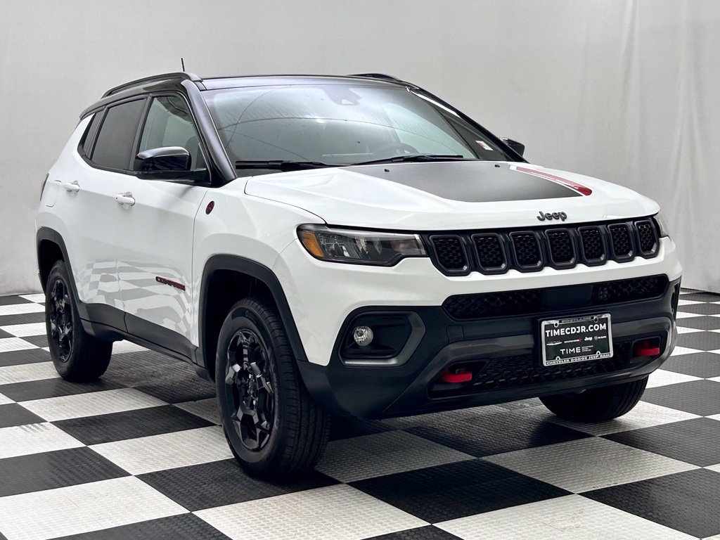 Used 2023 Jeep Compass Trailhawk w/ Sun and Sound Group AWD/4WD image 2
