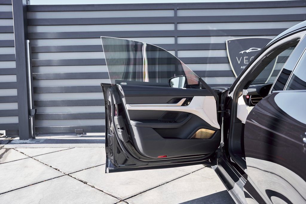 Used 2020 Porsche Taycan Turbo S image 31