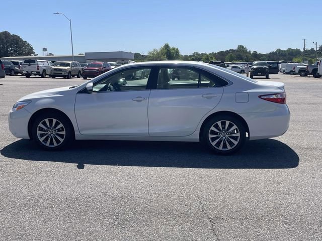 Used 2017 Toyota Camry XLE w/ Moonroof Package image 7