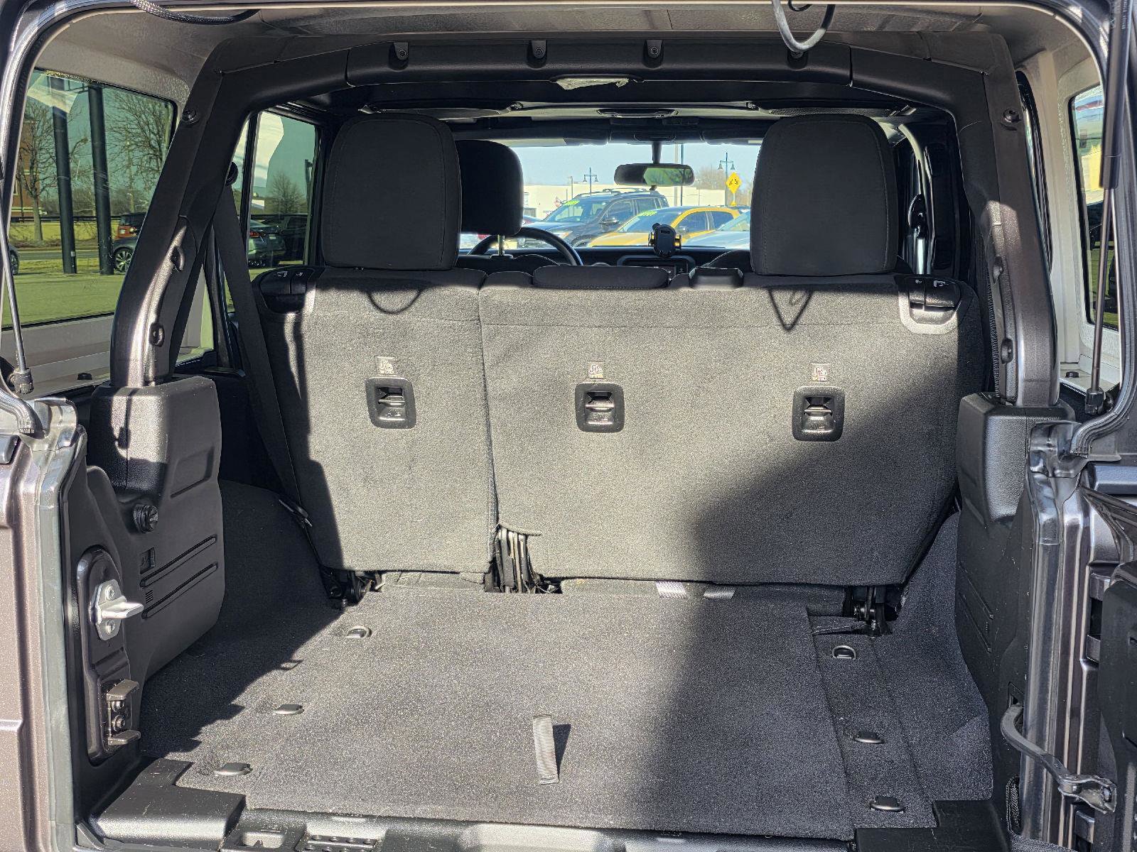 Used 2018 Jeep Wrangler Unlimited Sport image 33