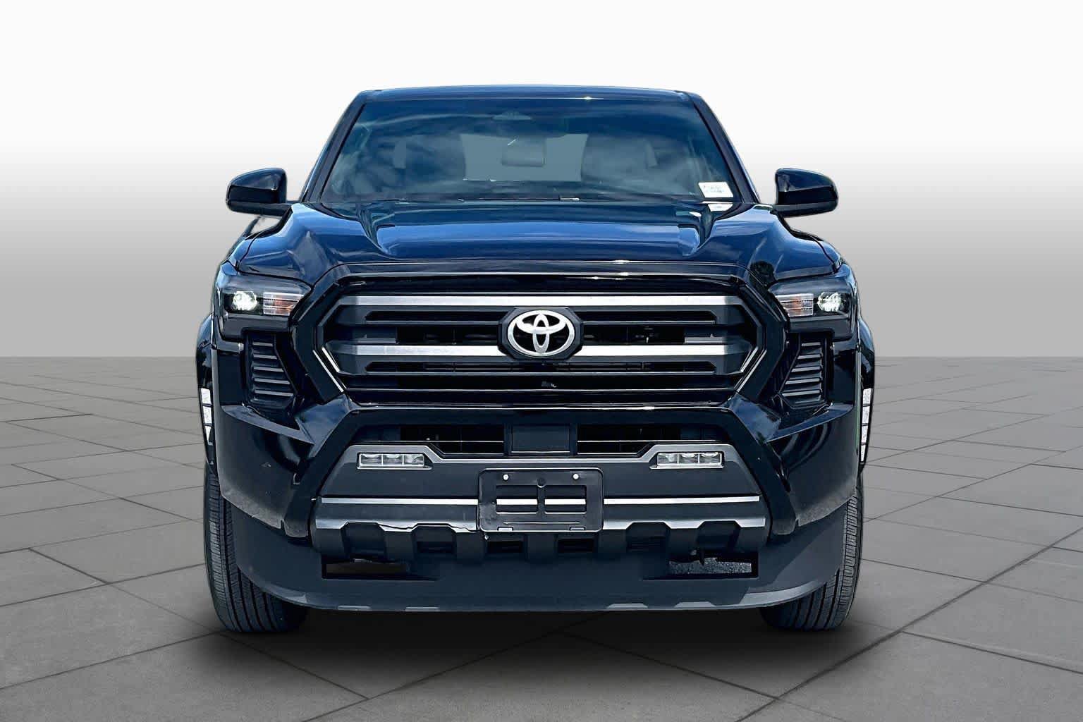 Used 2025 Toyota Tacoma SR5 AWD/4WD image 4