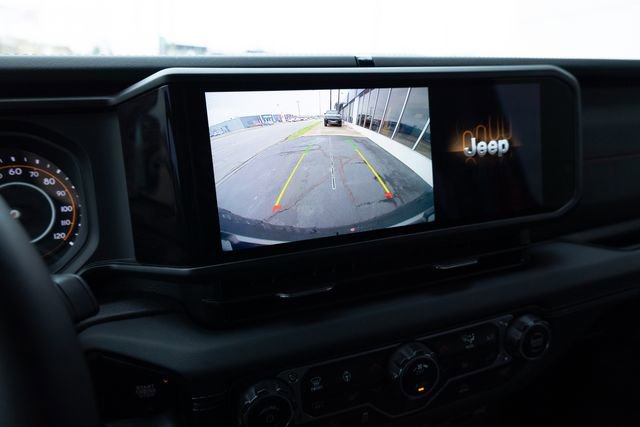 Used 2025 Jeep Wrangler Unlimited Rubicon w/ Convenience Group image 11