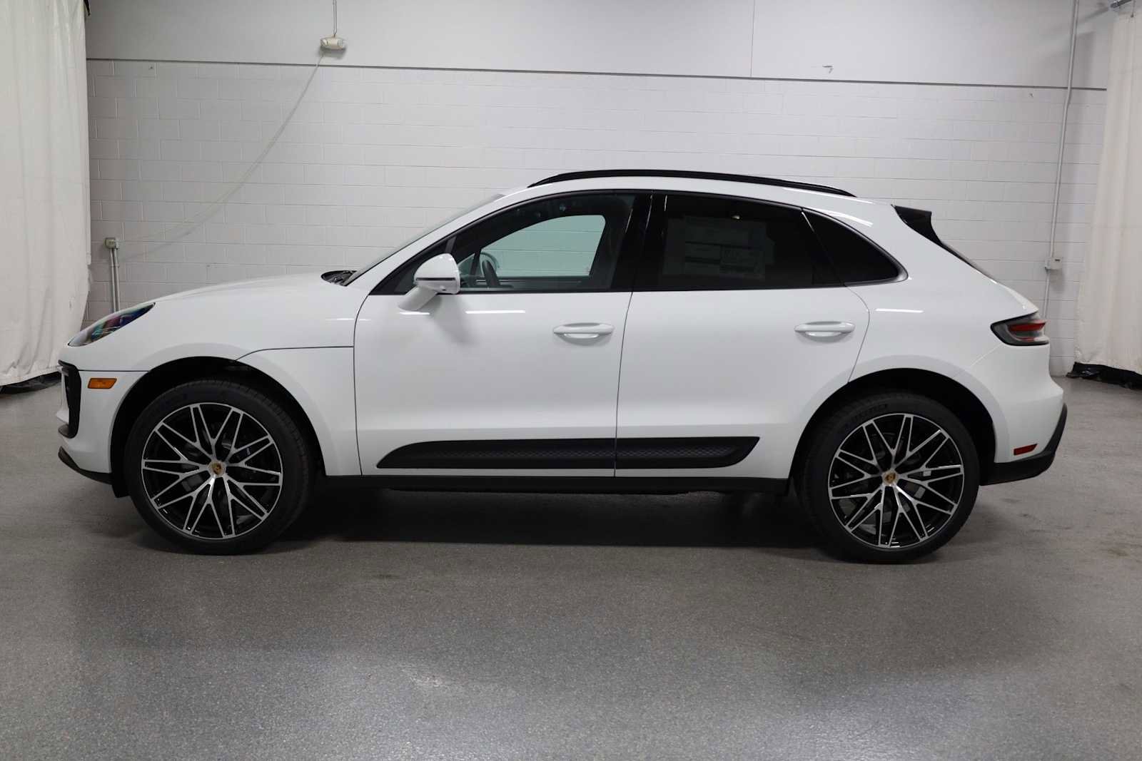 New 2026 Porsche Macan image 2