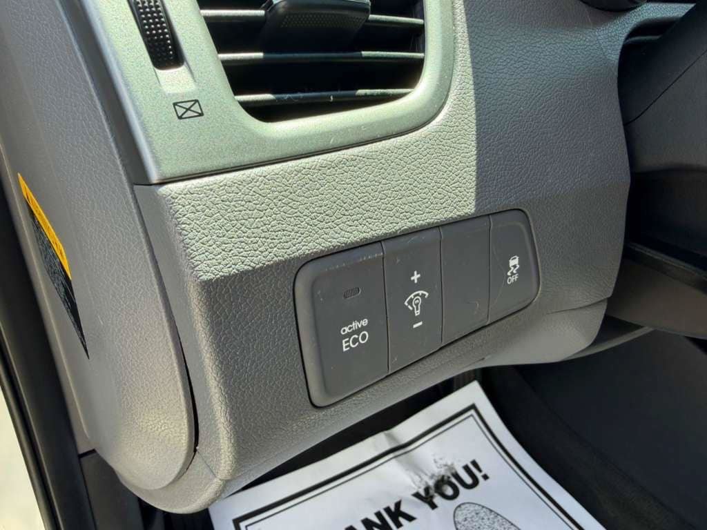 Used 2013 Hyundai Elantra GLS FWD image 12