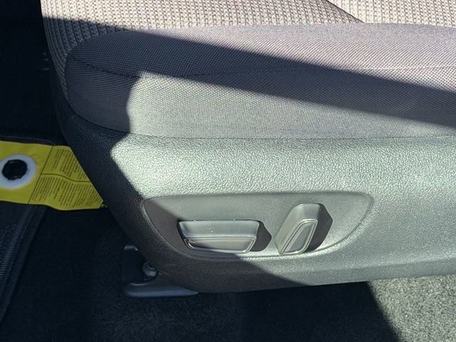 Used 2025 Toyota Highlander LE image 20