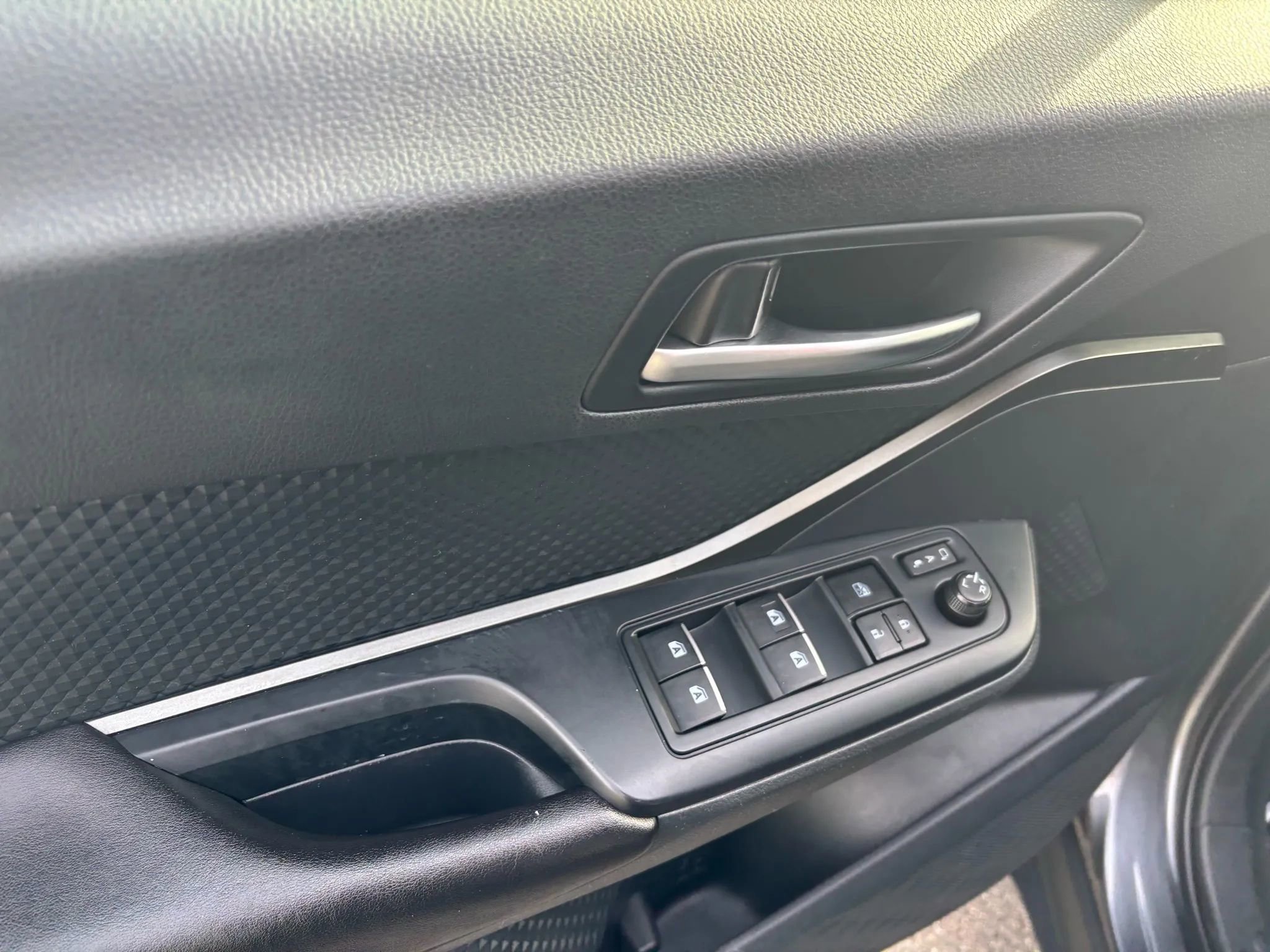 Used 2018 Toyota C-HR XLE image 20