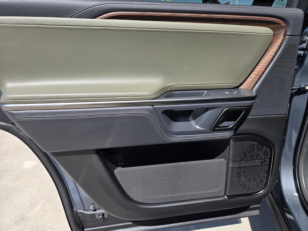 Used 2023 Rivian R1S Adventure AWD/4WD image 20
