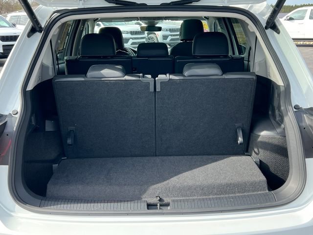 Used 2024 Volkswagen Tiguan SE image 36