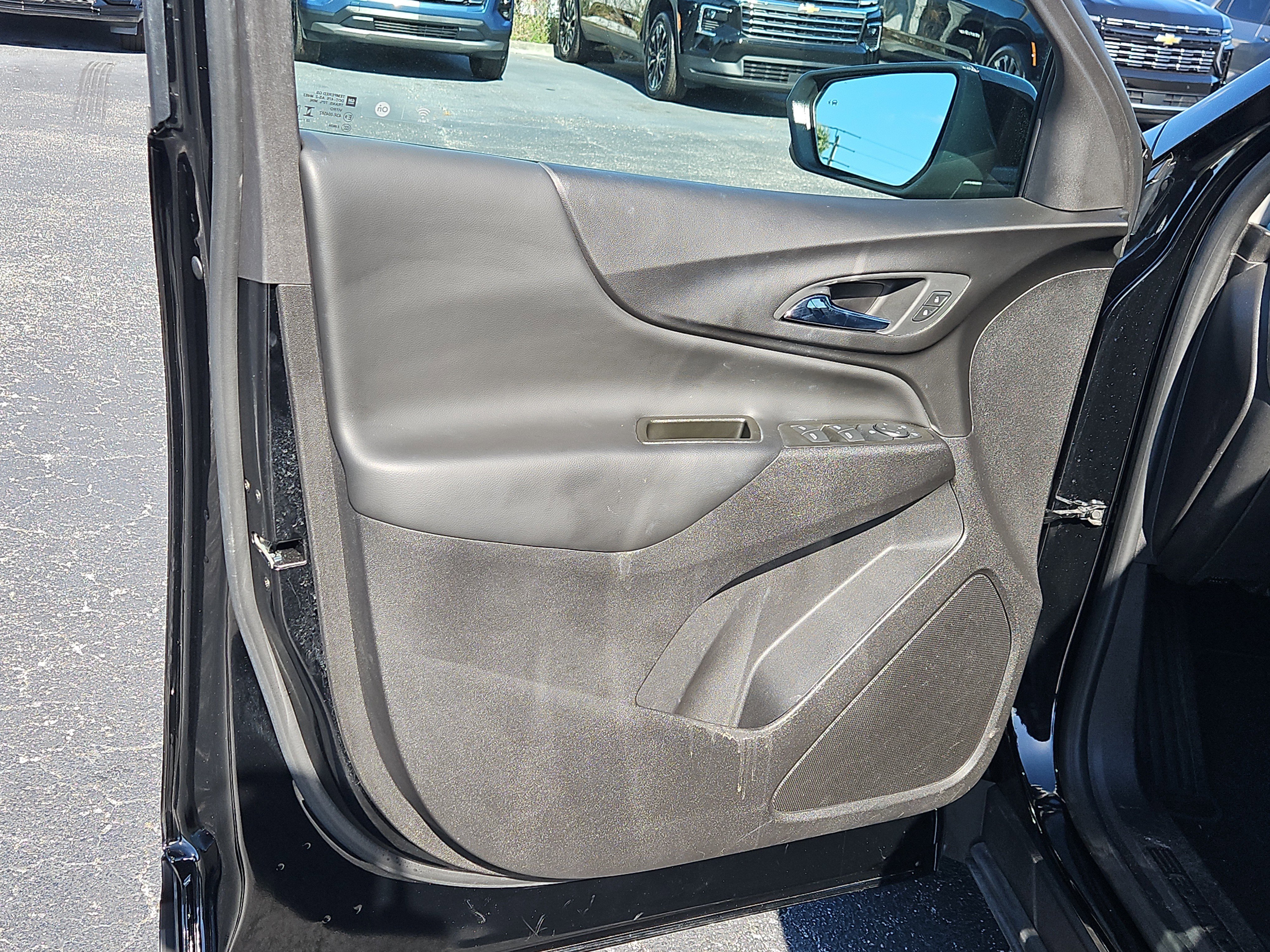 Used 2024 Chevrolet Equinox LT FWD image 17