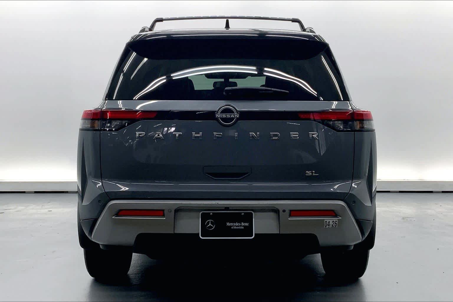 Used 2022 Nissan Pathfinder SL w/ SL Premium Package FWD image 3