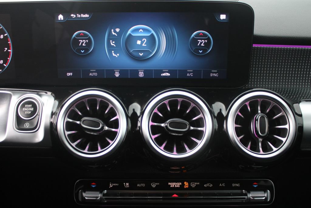 Used 2023 Mercedes-Benz GLB 250 4MATIC w/ Premium Package image 17