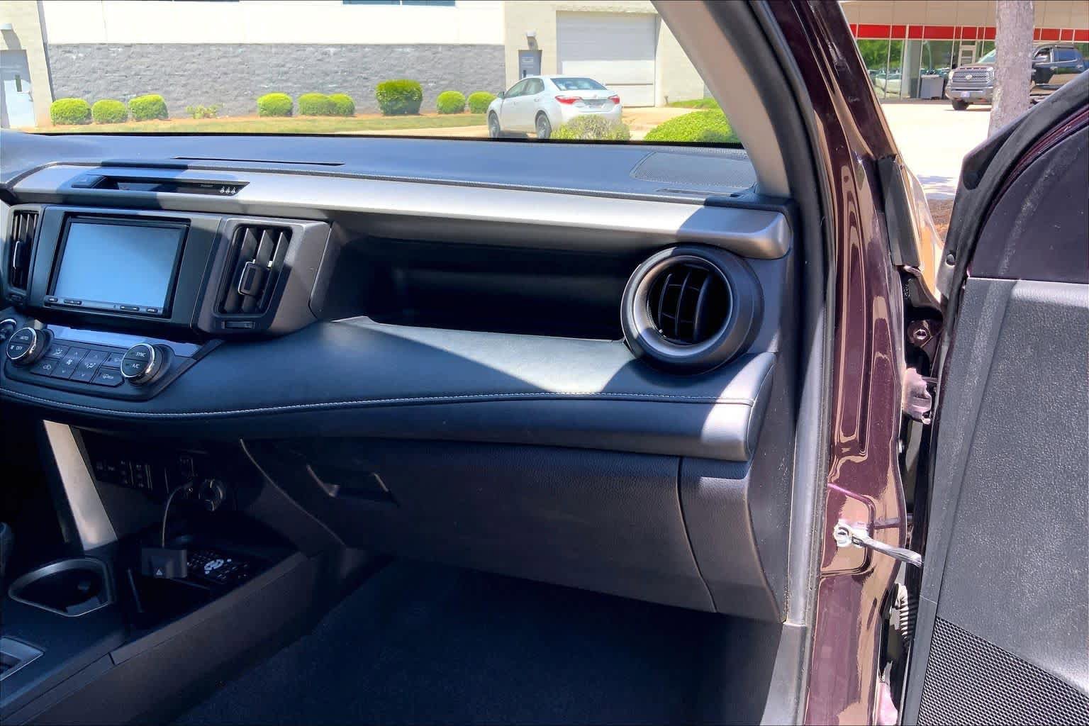 Used 2018 Toyota RAV4 XLE AWD/4WD image 19