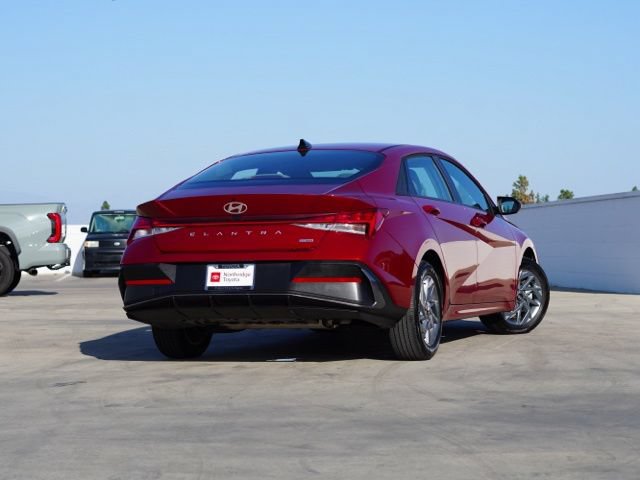 Used 2025 Hyundai Elantra Hybrid FWD image 7