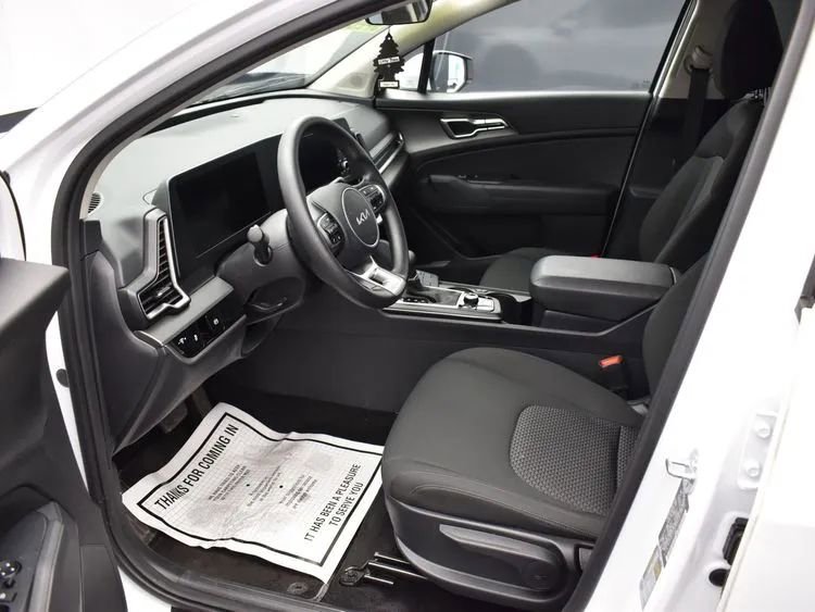 Used 2025 Kia Sportage LX image 14