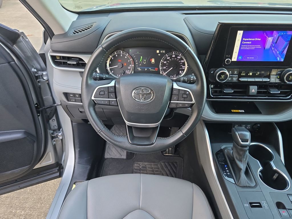 Certified 2024 Toyota Highlander XLE image 23