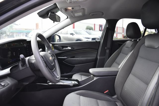 Used 2024 Chevrolet Trax LT FWD image 19