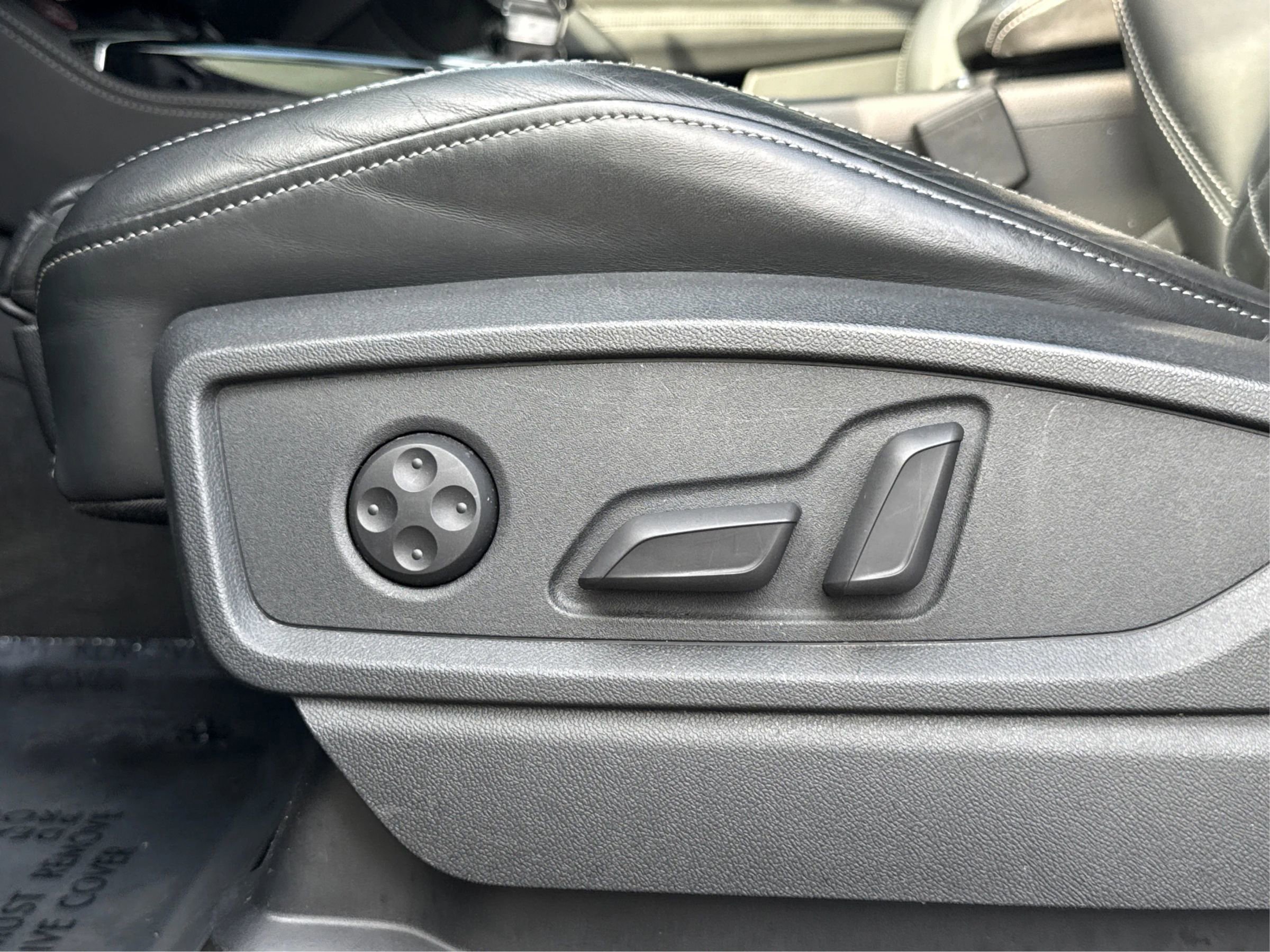 Used 2022 Audi SQ5 Premium Plus w/ Premium Plus Package image 40