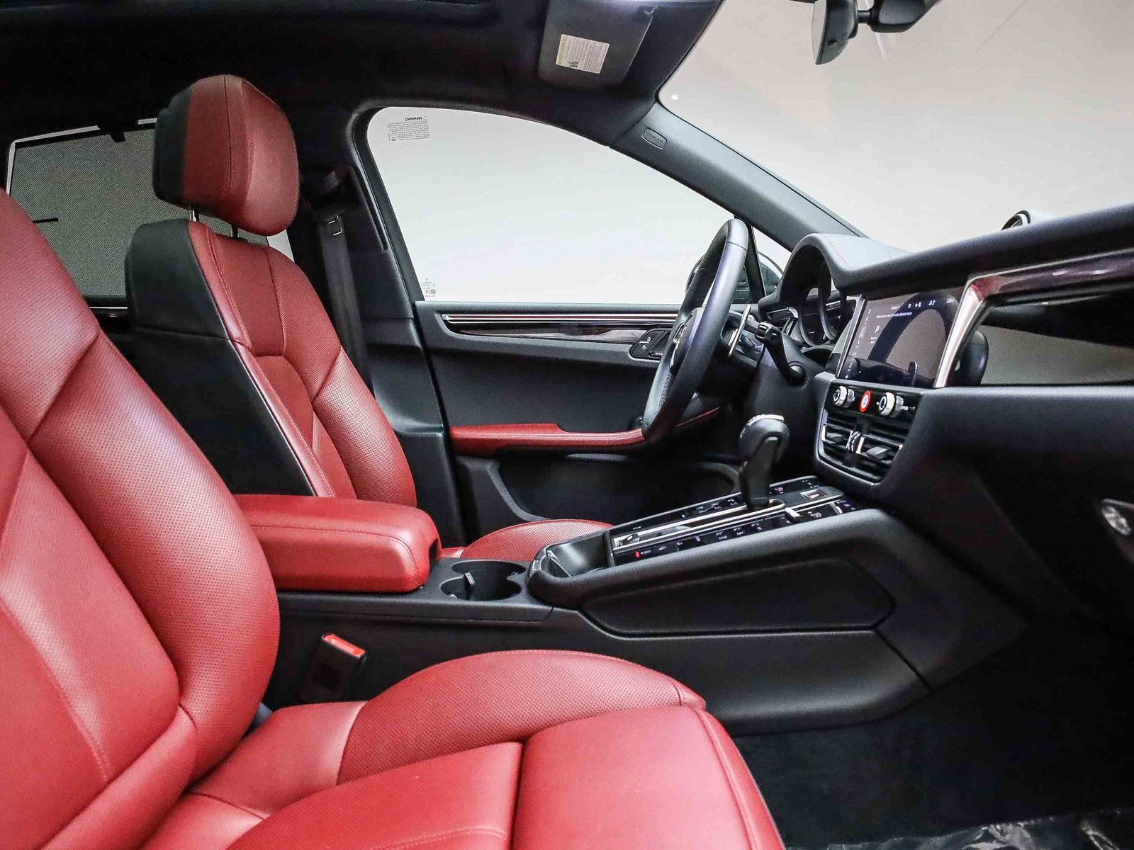 Used 2025 Porsche Macan image 22