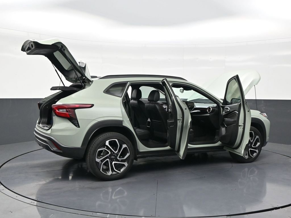 Used 2024 Chevrolet Trax RS w/ Sunroof Package FWD image 28