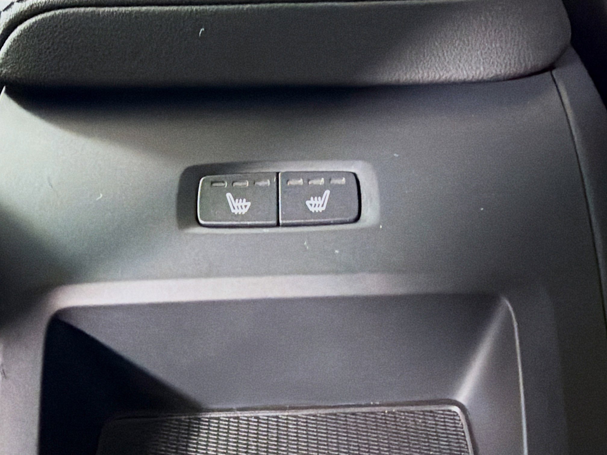 Used 2024 Volvo XC60 B5 Plus w/ Climate Package image 27