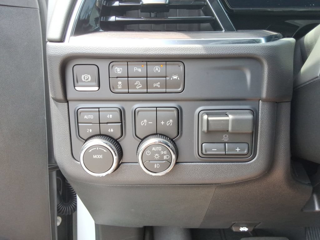 Used 2026 Chevrolet Tahoe Z71 w/ Comfort Package AWD/4WD image 38