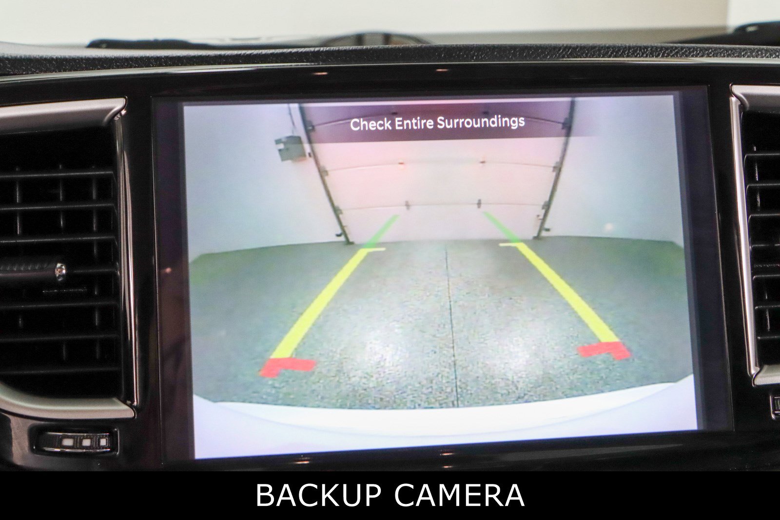 Used 2023 Chrysler Pacifica Touring-L image 18