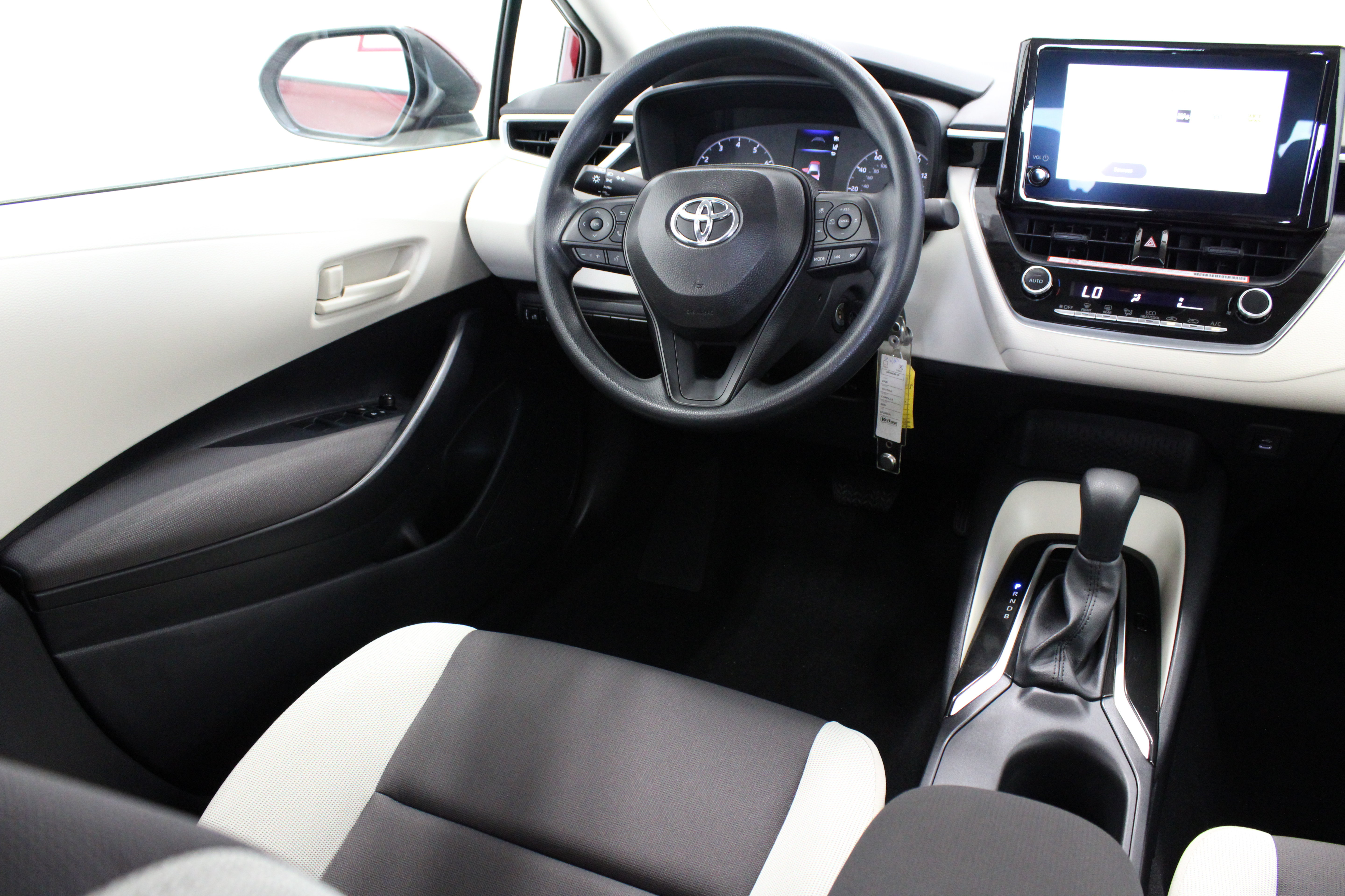 Certified 2025 Toyota Corolla LE FWD image 27
