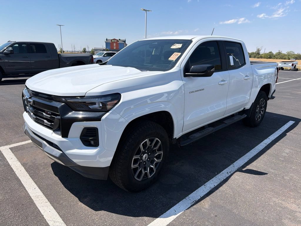 Used 2024 Chevrolet Colorado Z71 AWD/4WD image 3