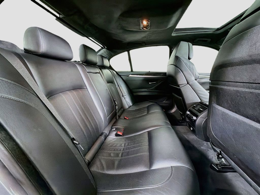 Used 2013 BMW M5 RWD image 28