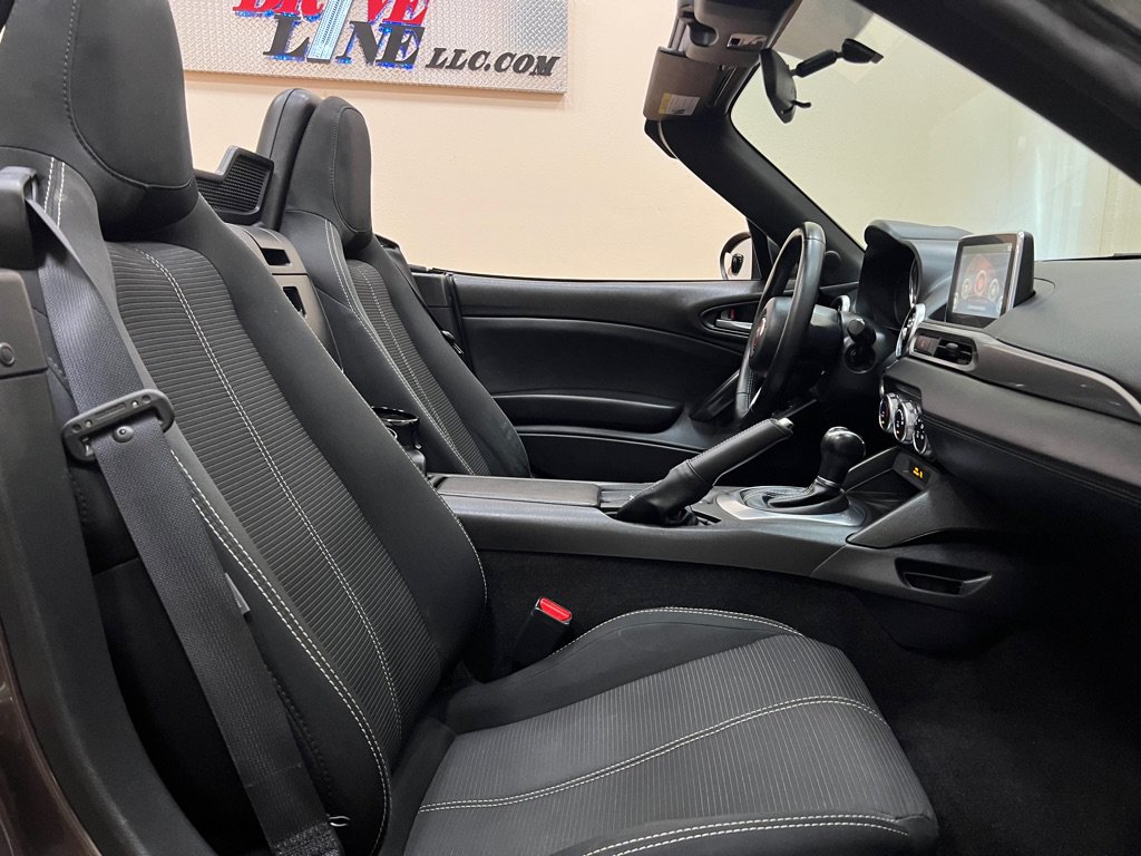 Used 2017 FIAT 124 Spider Classica RWD image 30