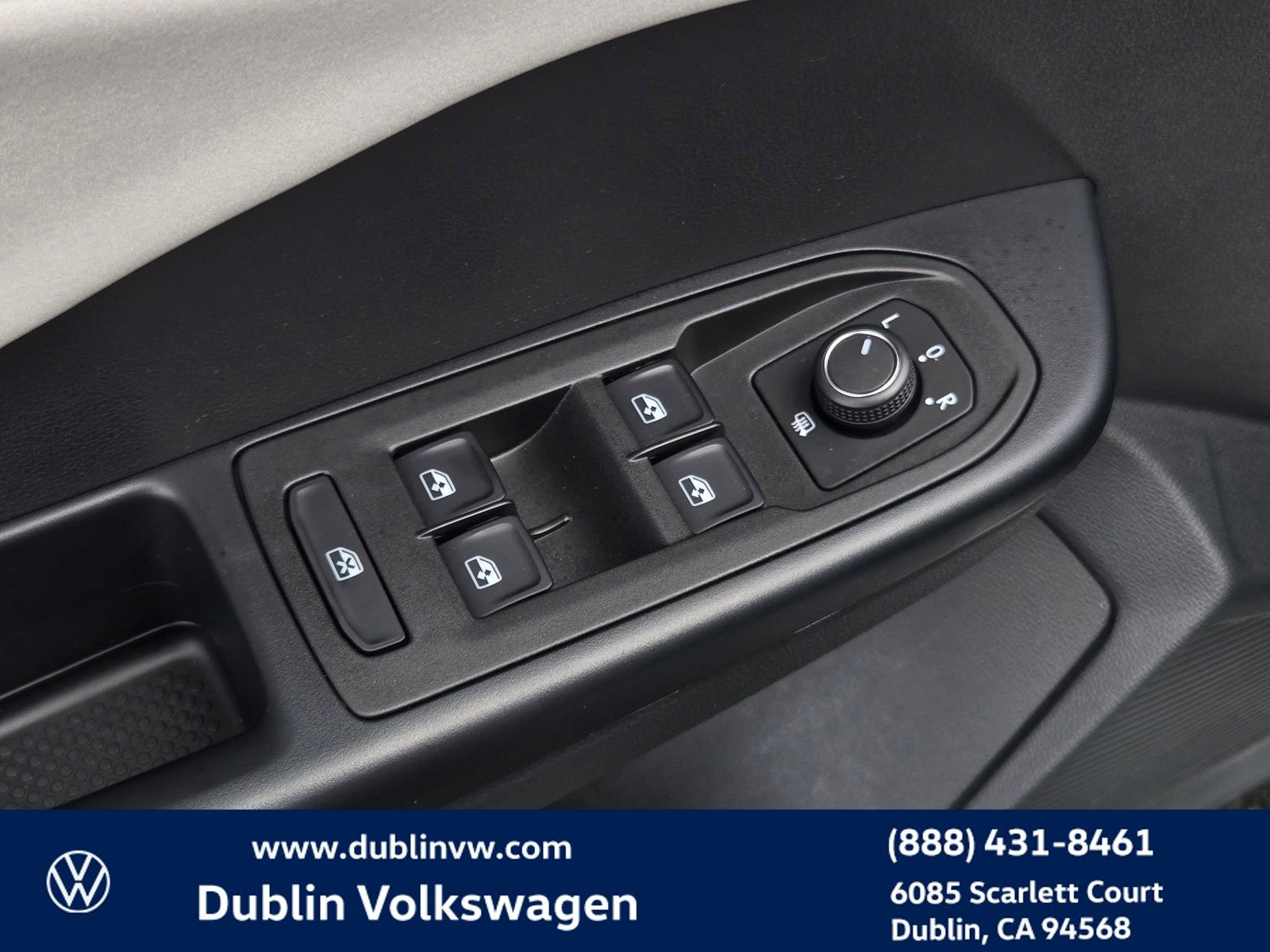 Used 2025 Volkswagen Taos SE image 11