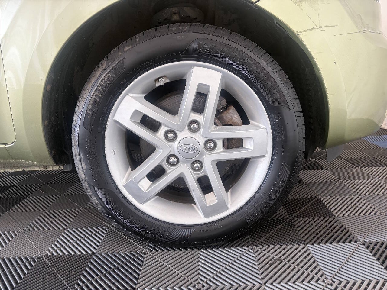Used 2011 Kia Soul + w/ Audio Pkg FWD image 25