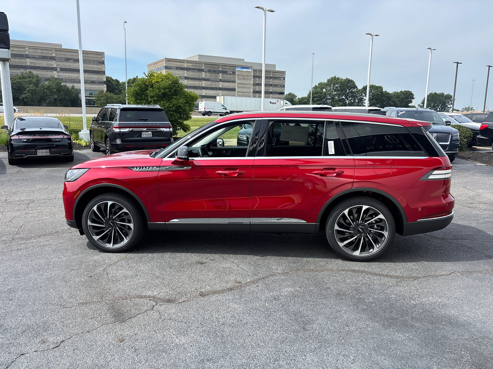 New 2025 Lincoln Aviator Reserve image 4